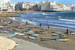 Tenerife Windsurfing Centre - El Medano. Beach rigging. 